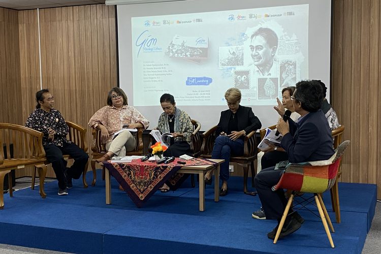 Acara peluncuran buku Gion: Mitologi Urban, Wayang Wagiono: Mitos Pasca-Pasar yang digelar FSRD IKJ di Pusat Dokumentasi HB Jassin, TIM, Jakarta (21/6/2023).