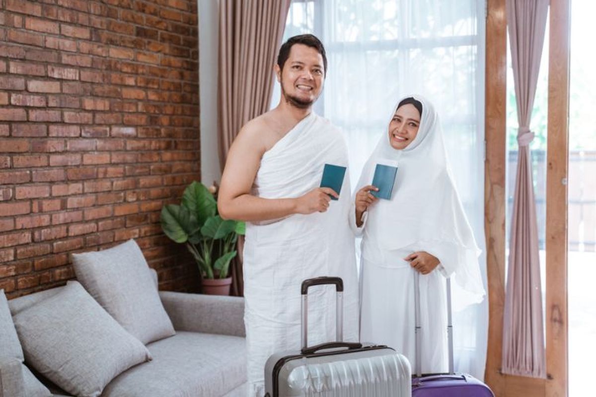 Ilustrasi ibadah haji. Asal-usul gelar Haji di Indonesia dapat ditelusuri dari tiga sudut pandang: keagamaan, budaya lokal, dan sejarah kolonial.