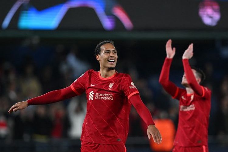 Virgil van Dijk tampak bahagia seusai laga leg kedua semifinal Liga Champions yang mempertemukan Villarreal vs Liverpool di Estadio Le Ceramica, Rabu (4/5/2022) dini hari WIB. Liverpool lolos ke final Liga Champions berkat keunggulan agregat 5-2 atas Villarreal.