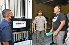 Segel Rumah yang Dijadikan Tempat Karaoke, Satpol PP Kota Probolinggo Sita 104 Botol Miras