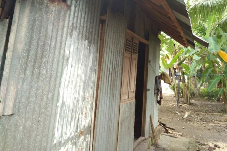 Rumah Runtikah (83) di Desa Kradenan, Kecamatan Ambal, Kabupaten Kebumen, Jawa Tengah.