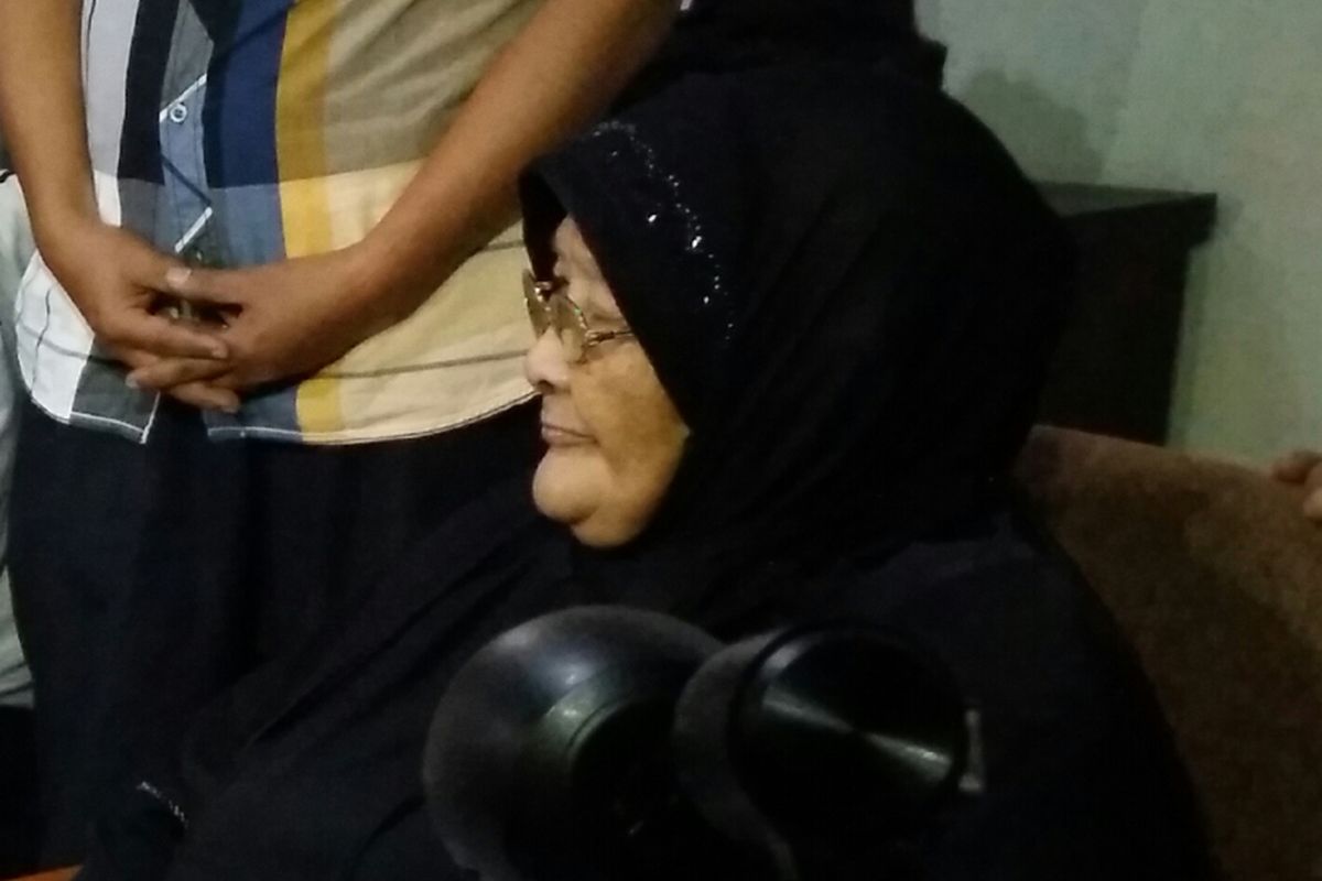 Siti Rokayah (85) alias Amih ibu yang digugat anak Rp 1,8 miliar saat berada di rumah anak bungsunya Leni di Muara Sanding, Kabupaten Garut, Kamis (30/3/2017).