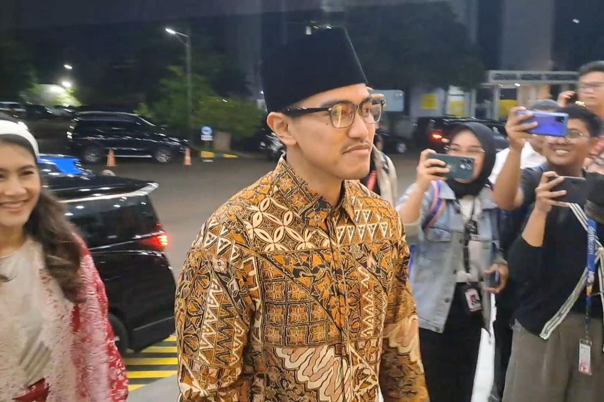 Ketua Umum PSI Kaesang Pangarep mendatangi halal bihalal Partai Golkar di kantor DPP Golkar, Jakarta Barat, Senin (15/4/2024) malam. 