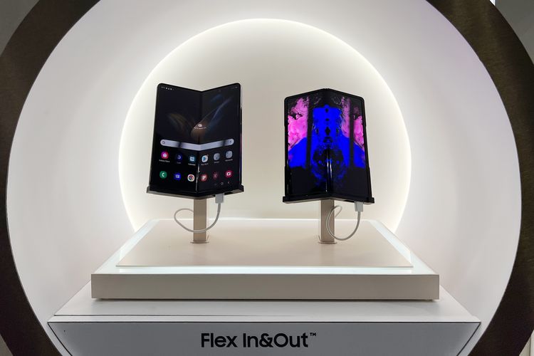 Ilustrasi layar Flex In & Out buatan Samsung.