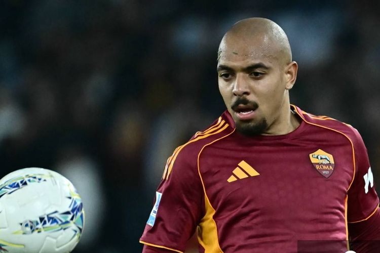 Donyell Malen beraksi dalam pertandingan sepak bola Serie A Liga Italia antara AS Roma vs Juventus di Stadion Olimpico di Roma pada 1 Maret 2026. (Foto oleh Filippo MONTEFORTE / AFP)