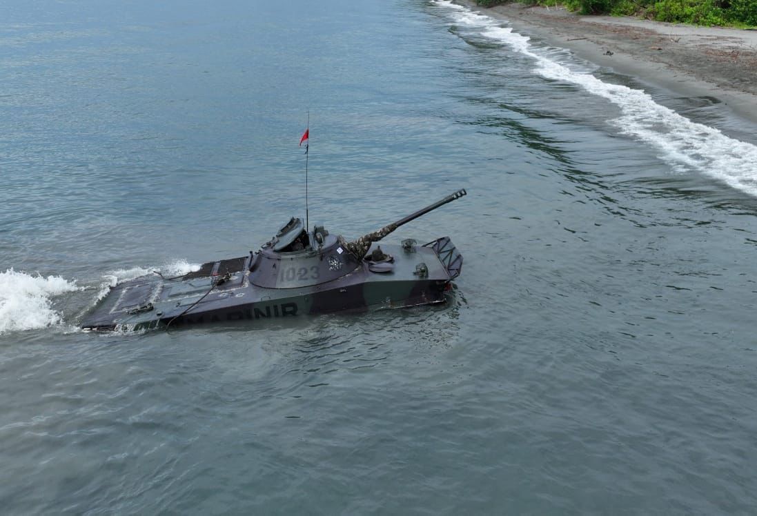 TNI AL Latihan Pendaratan Amfibi di Papua Barat, Libatkan 4 Kapal Perang