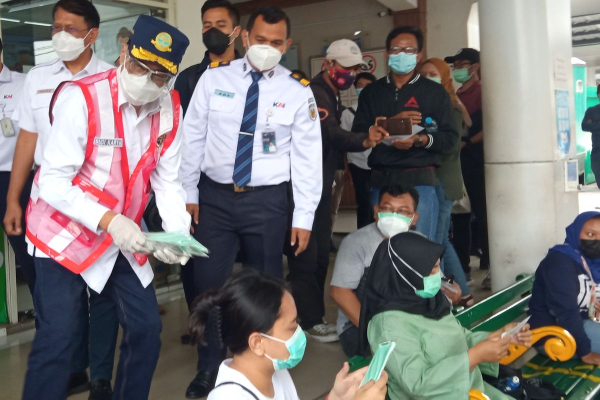 A file photo of Transportation Minister Budi Karya Sumadi distributes masks to train passengers in Yogyakarta. 