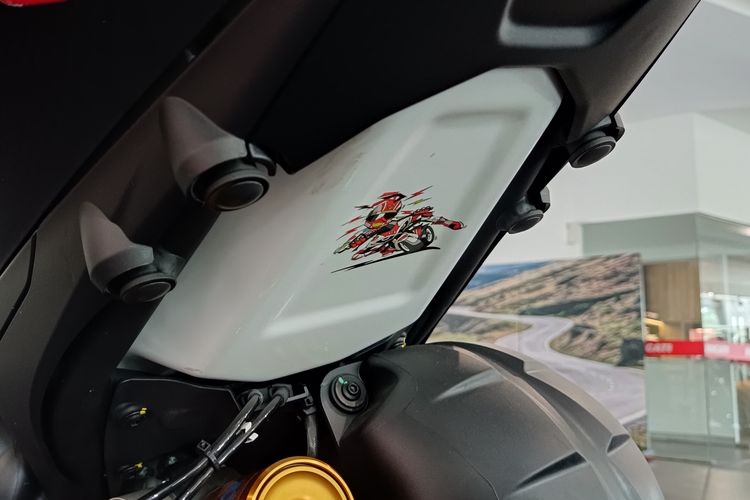 Ducati StreetFighter V4 Supreme
