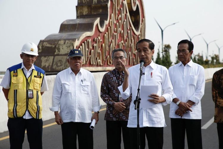 Presiden Joko Widodo (Jokowi) meresmikan Jembatan Kretek II di Bantul, DIY, Jumat (2/6/2023).