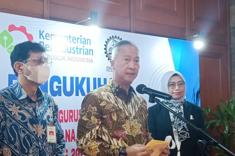 Menteri Perindustrian Agus Gumiwang Kartasasmita saat dijumpai di kantornya, Rabu (5/10/2022).