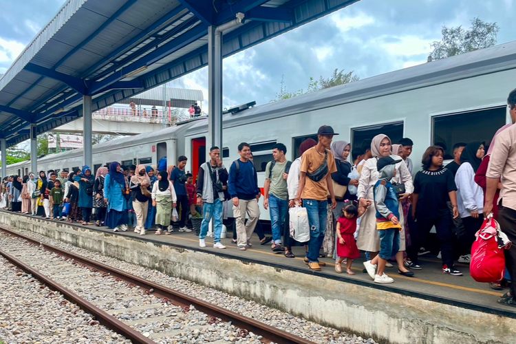 Kronologis Video Viral Penumpang KA Lembah Anai Tegur Rombongan Bising hingga Terjadi Adu Mulut 