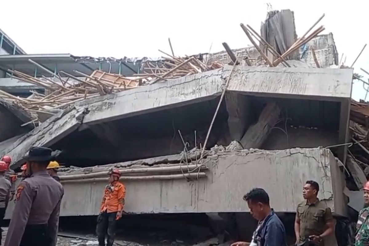 Kondisi reruntuhan bangunan musala di Ponpes Al Khoziny Sidoarjo, Selasa (30/9/2025). Ponpes Sidoarjo Ambruk, Pakar Ingatkan Pembangunan Gedung Bertingkat Rawan Roboh Jika Abaikan Faktor Ini