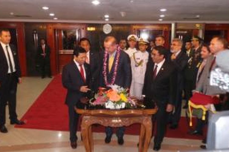 Presiden Turki Recep Tayyip Erdogan menemui pimpinan DPR RI di Kompleks Parlemen, Senayan, Jakarta, Jumat (31/7/2015). 