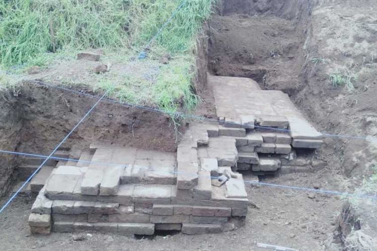 BPCB Jateng melakukan ekskavasi candi di lahan milik warga Desa Dieng Kulon, Kecamatan Batur, Kabupaten Banjarnegara, Jawa Tengah, dipastikan merupakan sebuah candi.