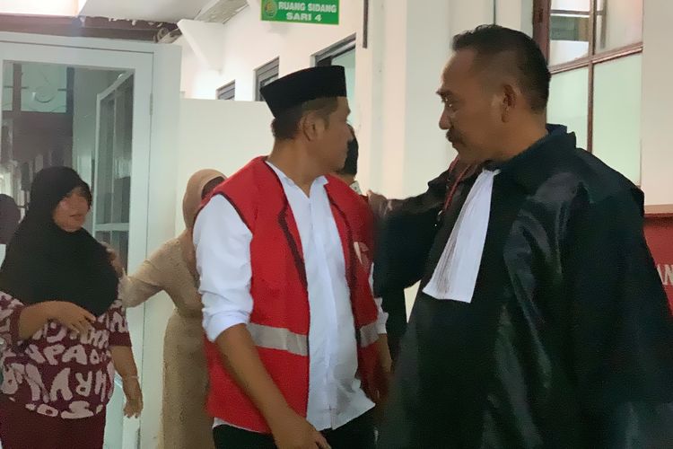 HRD Kafe di Surabaya Didakwa Cabuli Staf yang Masih Berusia 17 Tahun