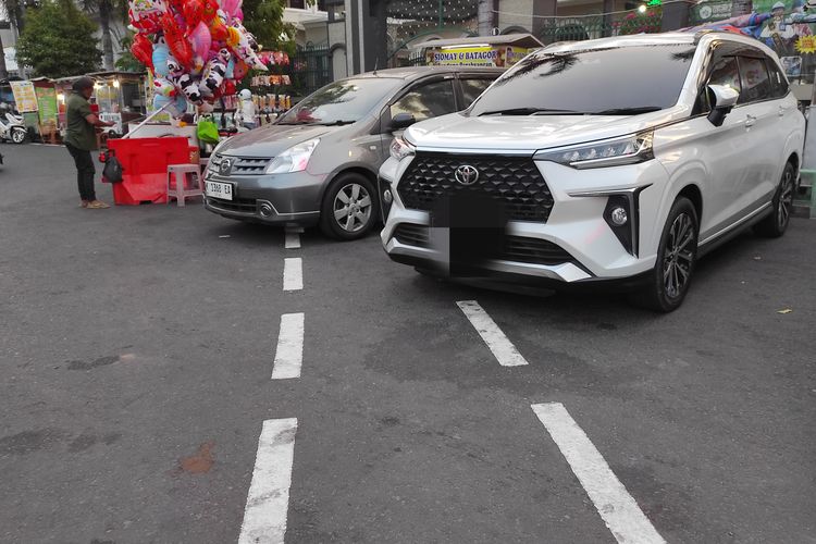 Jalur Sepeda Dipakai PKL dan Tempat Parkir, Dishub Kudus Sebut Bukan Masalah Serius