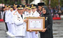 Bupati Ipuk Raih Satyalancana, Pemkab Banyuwangi Jadi Kabupaten Berkinerja Terbaik Se-Indonesia 