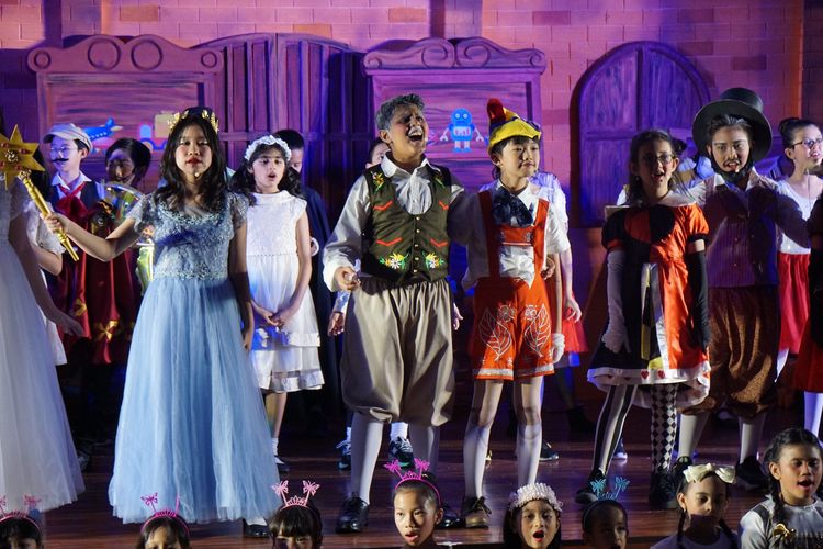 Sekolah Global Sevilla Pulo Mas, Jakarta, menggelar drama musikal mengangkat cerita My Son Pinocchio Jr pada 1 Maret 2024.
