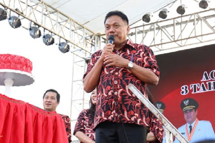 Gubernur Sulut memberikan kata sambutan saat perayaan tiga tahun menjabat