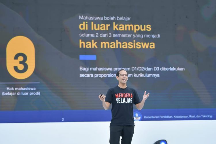 Menteri Nadiem Anwar Makarim ketika menjelaskan program Merdeka Belajar Kampus Merdeka (MBKM), pada gelaran Festival Kampus Merdeka (FKM) kedua di Pulau Serangan, Bali (14/11/2022).