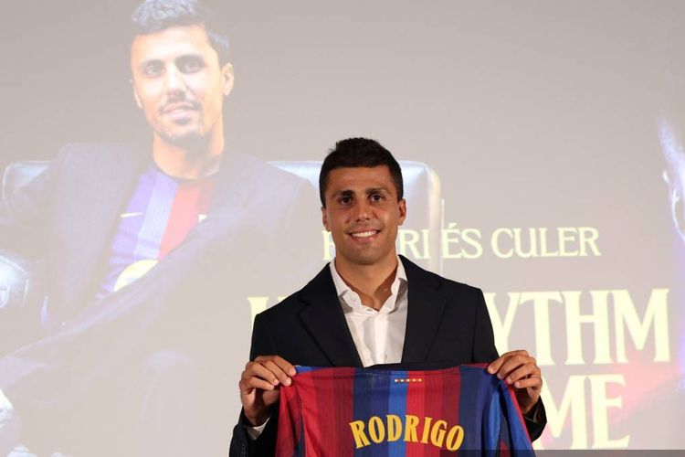 Elche Vs Barcelona: Hansi Flick Isyaratkan Rodri Tunda Debut