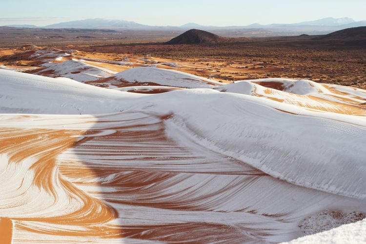 Fenomena salju turun di Gurun Sahara, telah sejak lama terjadi. Kendati fenomena salju turun di kawasan padang pasir adalah hal yang tidak biasa, namun menurut ahli peristiwa itu bukan hal yang jarang didengar.