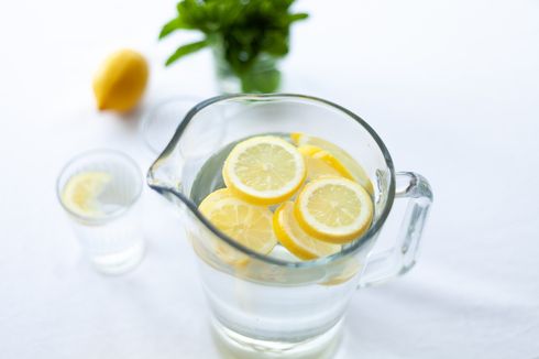 Apakah Boleh Meminum Air Lemon Sebelum Tidur?