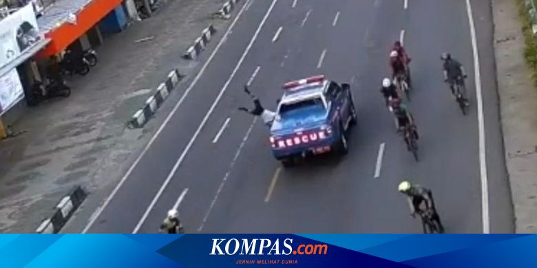 Mobil Rescue Dinas Sosial Tabrak Pesepeda di Makassar, Korban Alami Luka pada Wajah - Vimarsana News