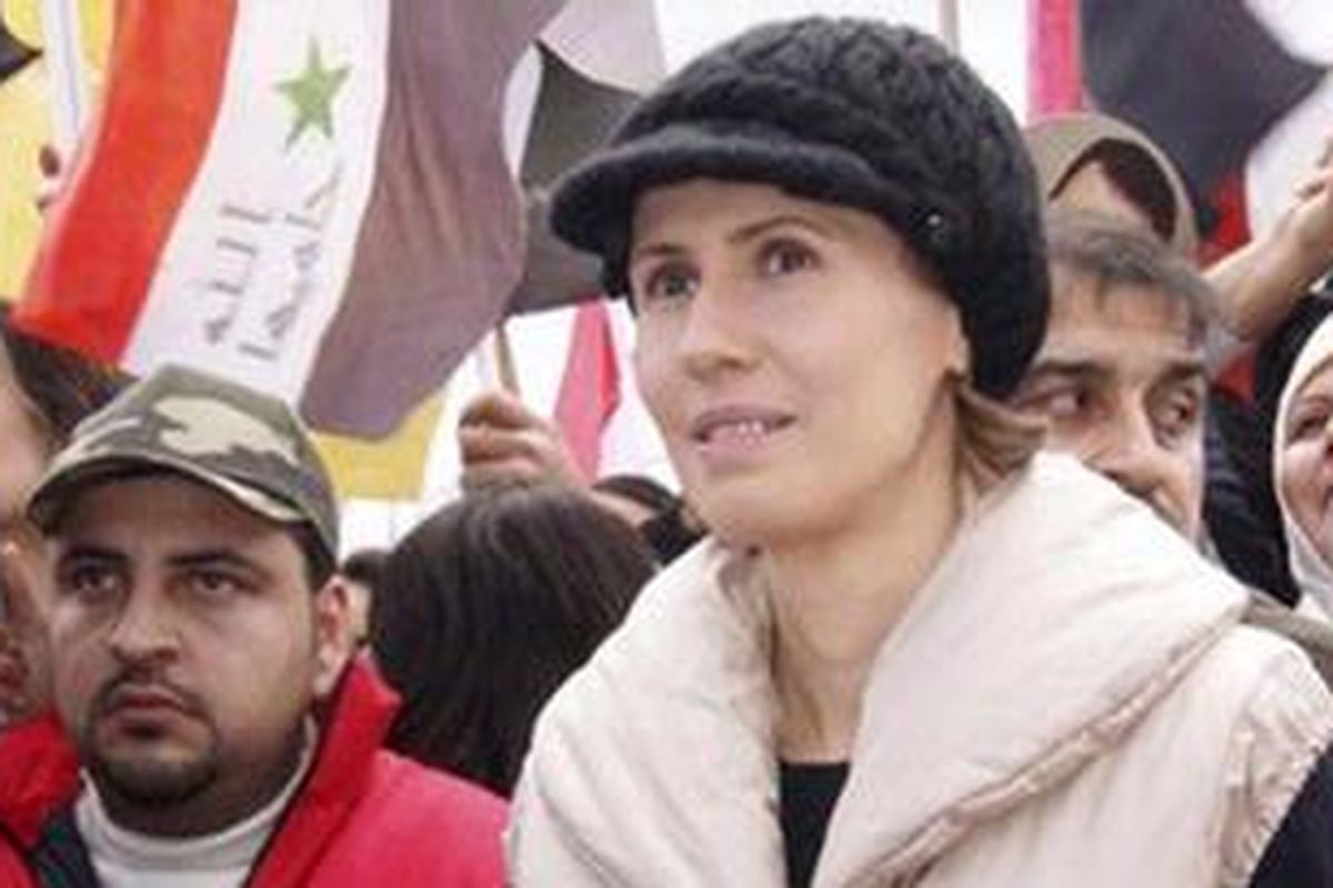 Asma Assad, istri Bashar al-Assad, dilaporkan berusaha kabur dari Suriah, namun digagalkan oleh pasukan pemberontak.