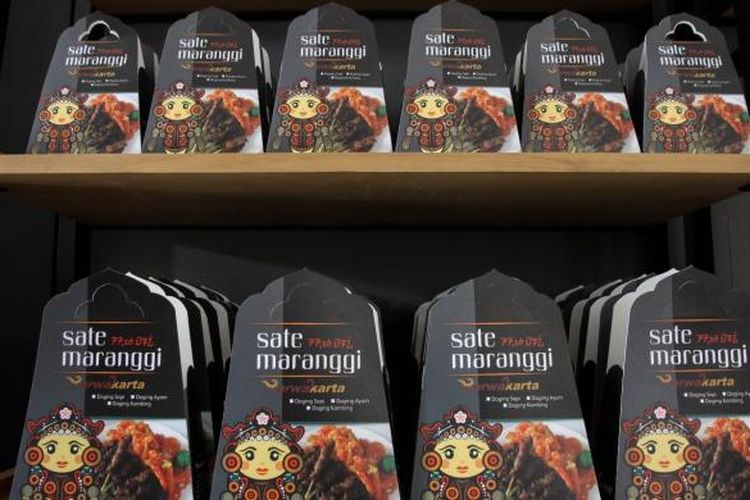Galeri Menong menawarkan makanan khas Purwakarta, seperti semprong, simping, hingga sate maranggi. Semua kerajinan dan makanan itu sangat memperhatikan packaging untuk meningkatkan minat pembeli.