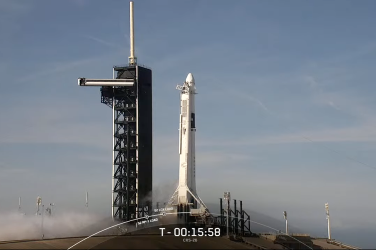 Roket SpaceX Dalcon 9 CRS-26, milik Elon Musk, meluncur ke angkasa dengan membawa muatan satelit SS-1, bikinan karya anak bangsa, pada 26 November 2022 waktu setempat dari NASA Kennedy Space Center, Florida, Amerika Serikat.