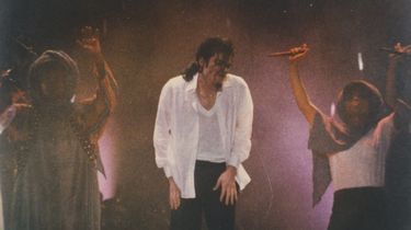 8 Kesalahan Selebritas Dunia Saat Siaran Langsung yang Paling Diingat