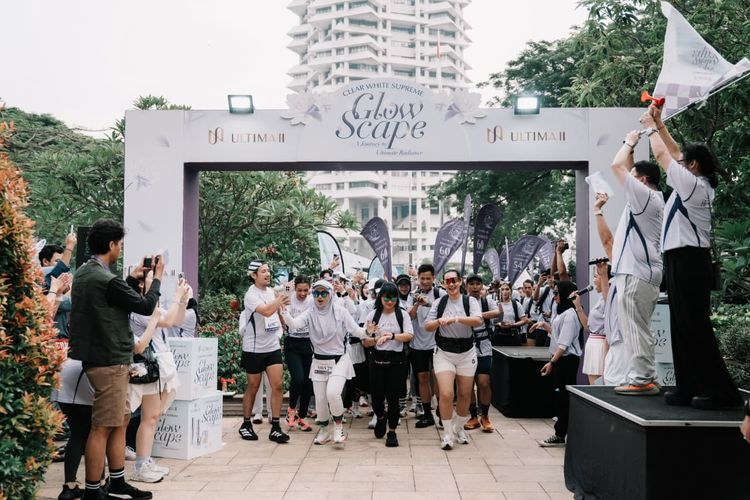 Brand kecantikan ULTIMA II menggelar festival kecantikan dan gaya hidup aktif bertajuk Clear White Supreme Glow Scape yang hadir di beberapa kota termasuk di Jakarta, yakni di Sampoerna Strategic Square pada Minggu (7/12/2025), serta di Metro PIM 1 dan PIM 2 pada 7-14 Desember 2025.
