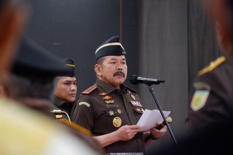 Jaksa Agung Sanitiar Burhanuddin saat melantik dan melakukan serah terima jabatan terhadap 36 jajaran eselon I dan eselon II di lingkungan Korps Adhyaksa pada Selasa (11/6/2024) pagi tadi.