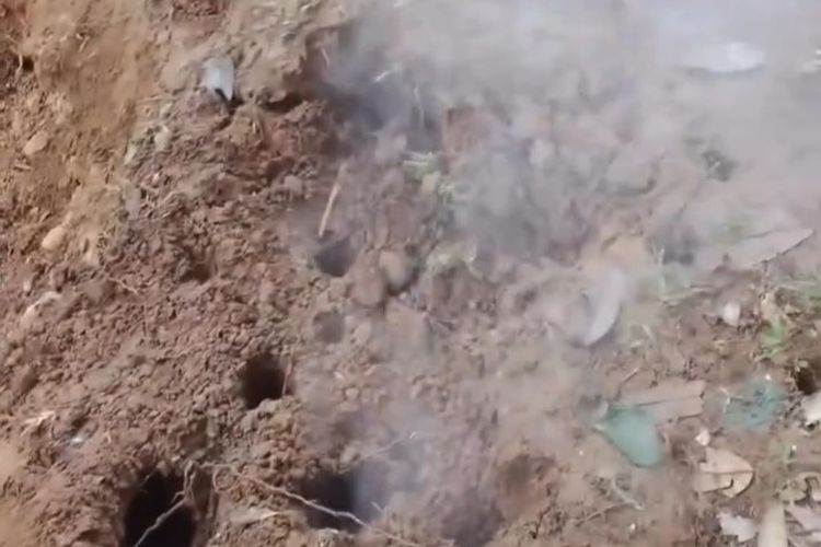 Dikira Geotermal, Asap Misterius dari Dalam Tanah di Mamuju Ternyata Sisa Pembakaran Sampah
