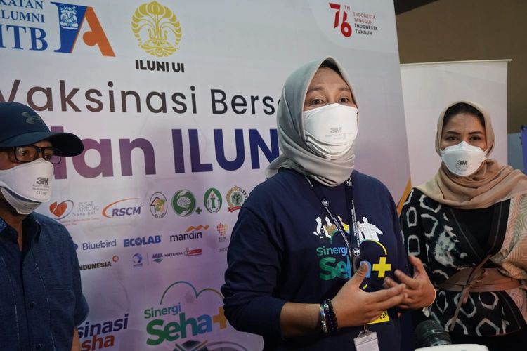 Ketua Pelaksana Sentra Vaksinasi Sinergi Sehat sekaligus Ketua Iluni UI Endang Mariani dalam peresmian kegiatan vaksinasi bersama ILUNI UI dan IA-ITB dilaksanakan pada Kamis (12/8/2021), bertempat di The Media Hotel & Tower, Jakarta. 