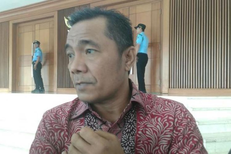 Anggota Komisi III DPR dari Fraksi Partai Hanura Sarifuddin Sudding di Kompleks Parlemen, Senayan, Jakarta, Jumat (28/10/2016)