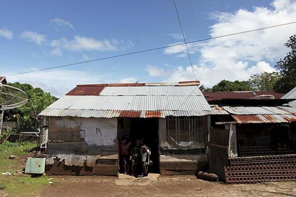 Rumah gubuk dan gubuk museum Muhlis Eso di Morotai, Maluku Utara.