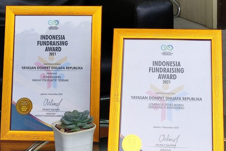 Penghargaan Indonesia Fundraising Award (IFA) 2021 yang diterima Dompet Dhuafa pada Kamis (4/11/2021).