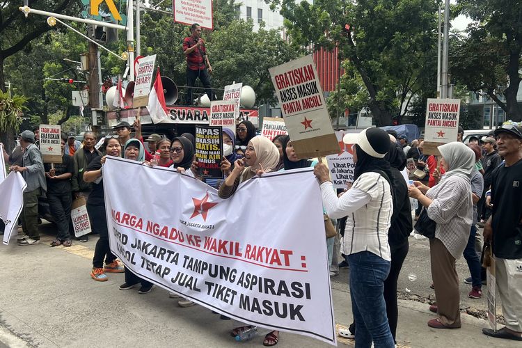 Warga Demo di DPRD DKI, Tuntut Tiket Ancol dan Ragunan Gratis
