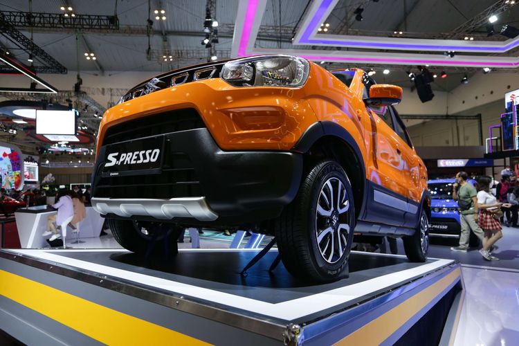 Suzuki S-Presso dipamerkan di ajang Gaikindo Indonesia International Auto Show (GIIAS) 2022 di ICE BSD, Tangerang, Jumat (12/8/2022). S-Presso dibanderol Rp 155 juta untuk transmisi manual dan Rp 164 juta untuk AGS.