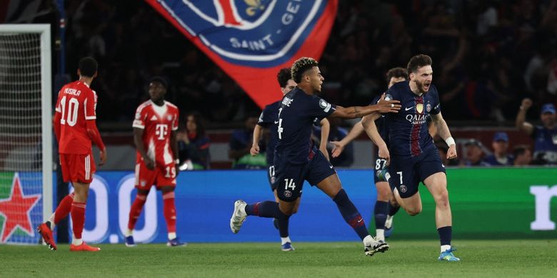Penyerang Paris Saint-Germain, Khvicha Kvaratskhelia, merayakan gol pada laga leg pertama semifinal Liga Champions antara Paris Saint-Germain (PSG) dan Bayern Muenchen di Parc des Princes di Paris pada 28 April 2026.