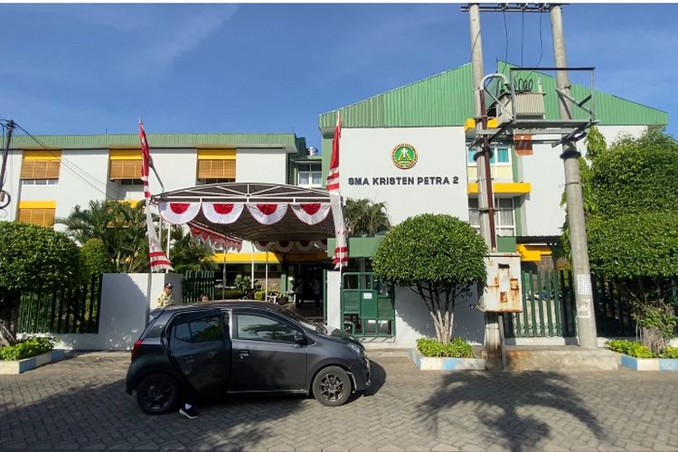 SMP Petra 4 Surabaya, Jumat (2/8/2024).