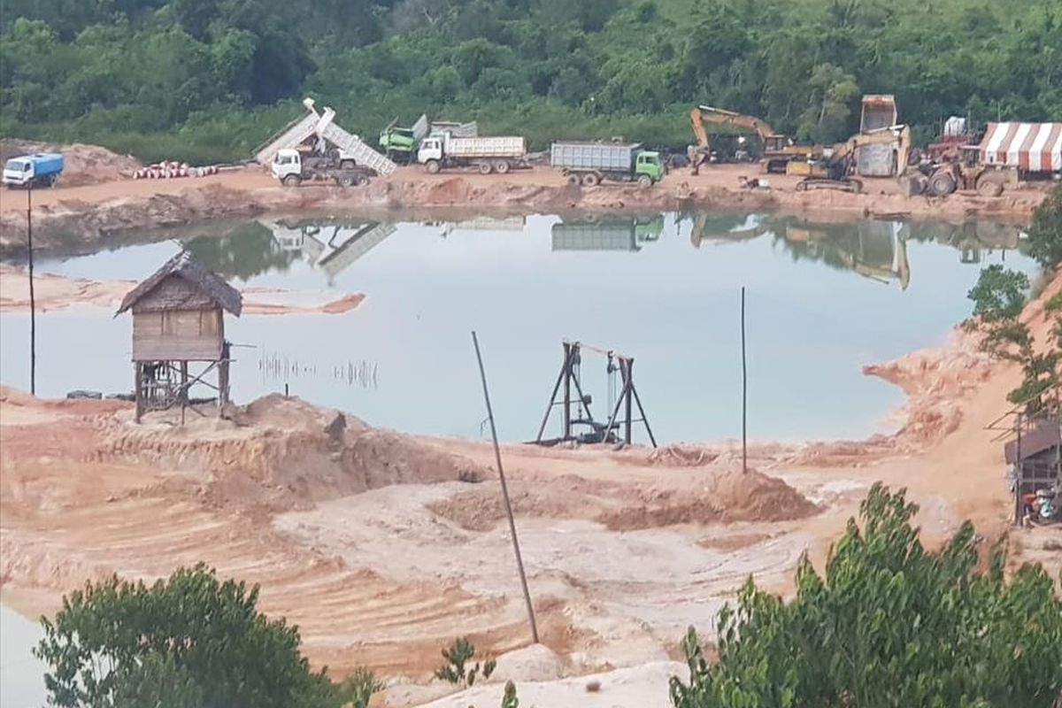 Jajaran Guskamla Armada I berhasil mengamankan satu tongkang BG Bahtera Bahagia dan kapal TB Tirta Jaya VIII pengangkut pasir laut dari pulau Citlim, Kecamatan Moro, Karimun, Kepulauan Riau.
