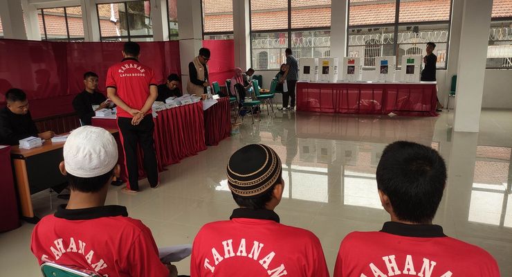 Pastikan Hak Warga Binaan, Bawaslu Tinjau Pemungutan Suara di Lapas Paledang Bogor