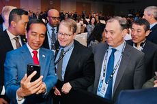 BERITA FOTO: Saat Jokowi Dikerubuti CEO untuk Foto Bersama di KTT APEC