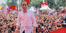 Guyuran Hujan Dihadapi Jokowi, Demi Tetap Bersama Rakyat