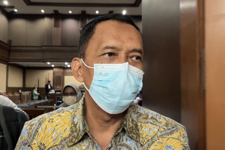 Mantan Direktur Pemeriksaan dan Penagihan (DP2) pada Direktorat Jenderal (Ditjen) Pajak Kementerian Keuangan Angin Prayitno Aji saat ditemui usai menjalani sidang pembacaan tuntutan Jaksa KPK di Pengadilan Tipikor Jakarta, Selasa (27/6/2023).