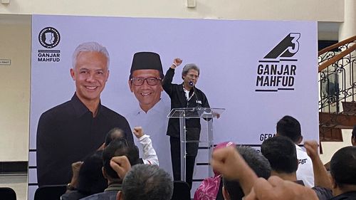 Todung Pertanyakan Kapasitas Moeldoko yang Bela Oknum Satpol PP Pendukung Gibran