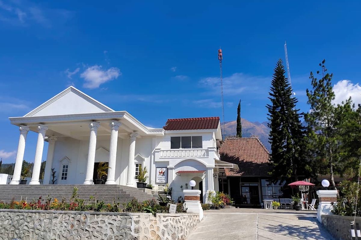 Omah Kembang, Magelang salah satu vila dengan pemandangan Gunung Merbabu 